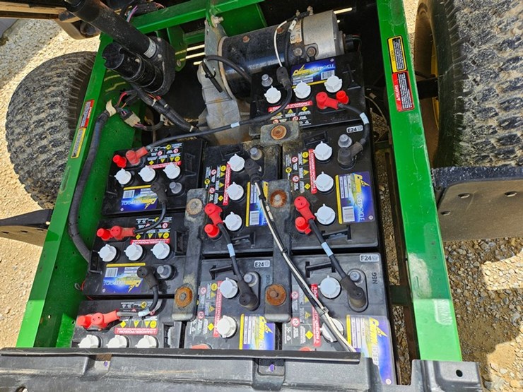 2014-john-deere-gator-image-17
