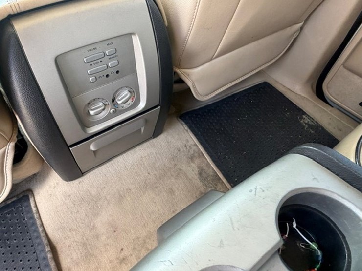 2005-lincoln-navigator-image-34