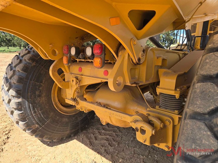 2021-caterpillar-745-image-15