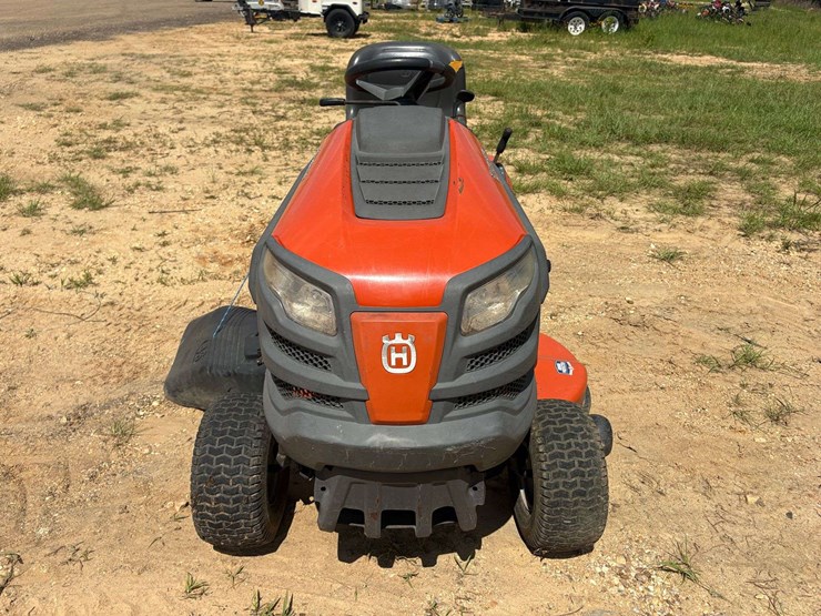 husqvarna-yth22v-46"-cut-riding-mower-image-5