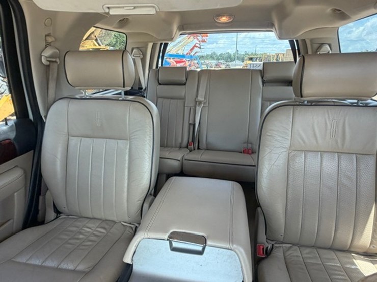 2005-lincoln-navigator-image-44