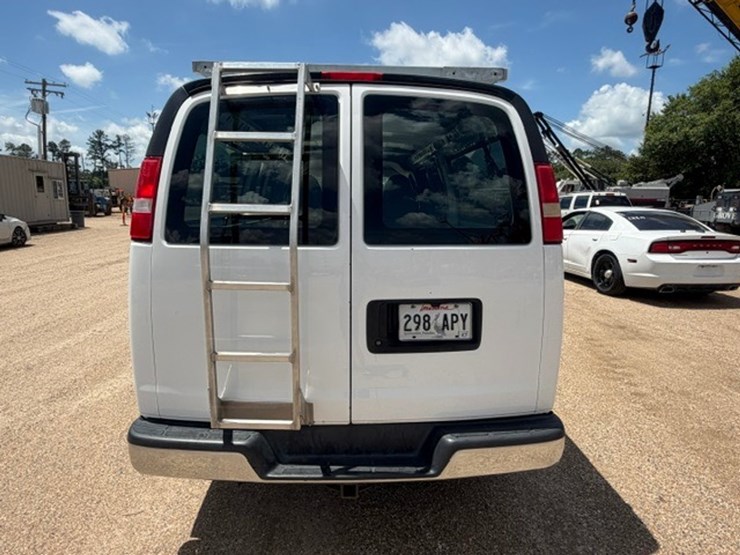 2013-chevrolet-express-3500-image-8