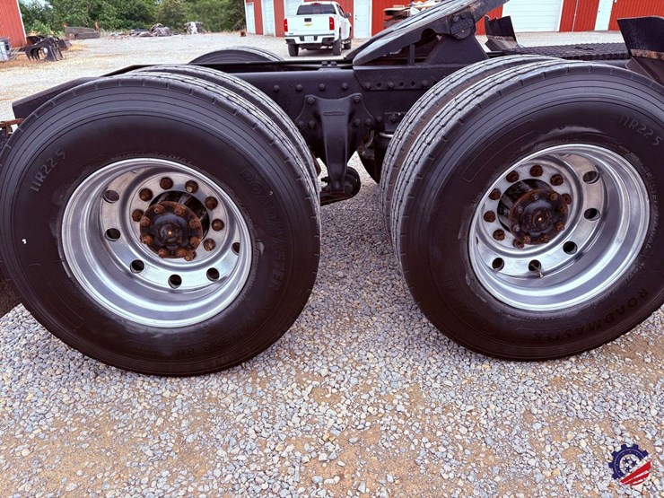 1993-freightliner-fld120-image-16