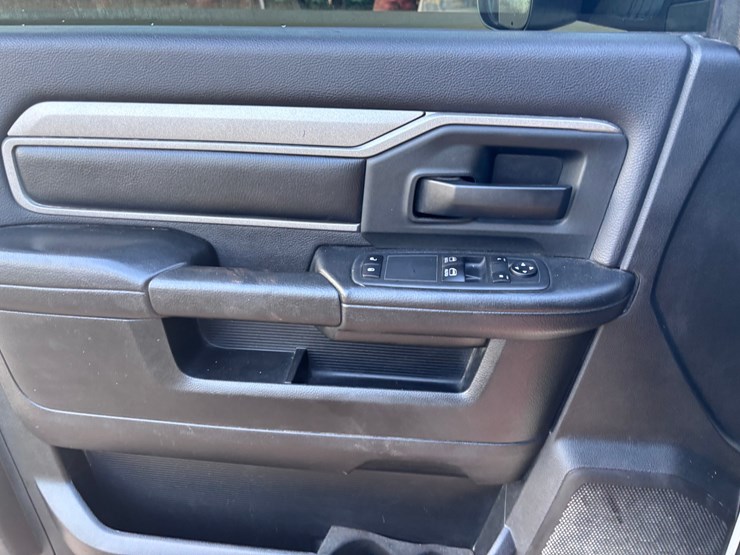 2020-dodge-ram-3500-image-13