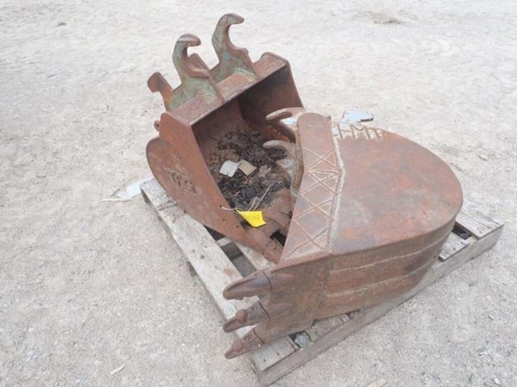 qty-of-(2)-quick-connect-bucket-image-3