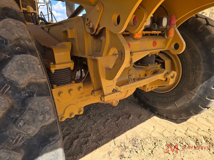2021-caterpillar-745-image-14