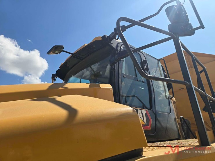 2021-caterpillar-745-image-24