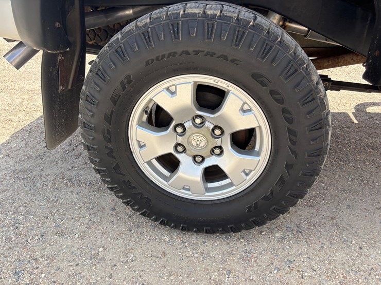 2002-toyota-tacoma-image-3