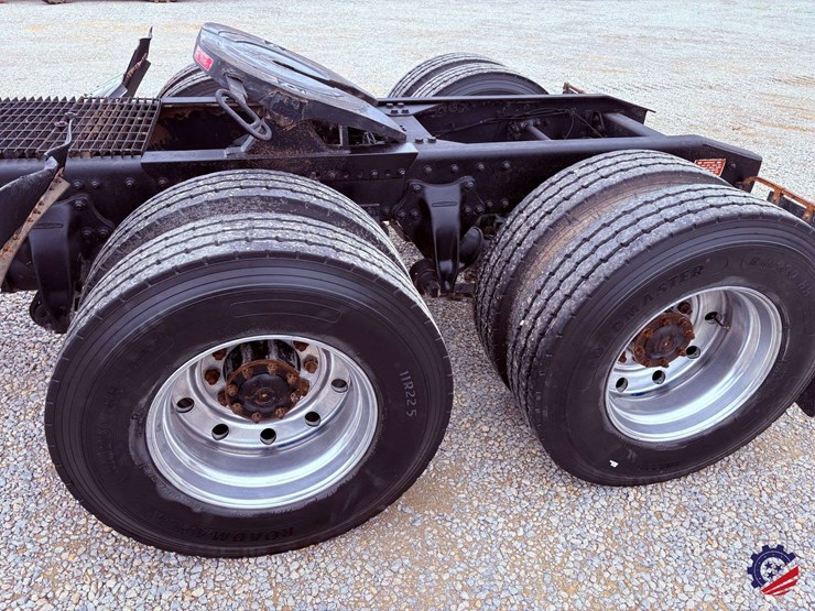 1993-freightliner-fld120-image-12
