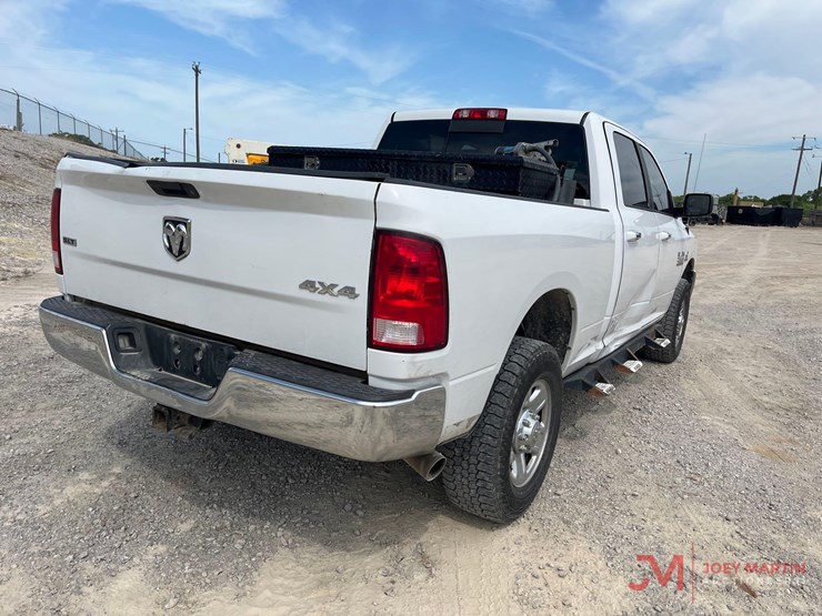 2016-dodge-2500-image-2