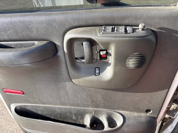 #129-•-2005-chevy-c5500-image-11