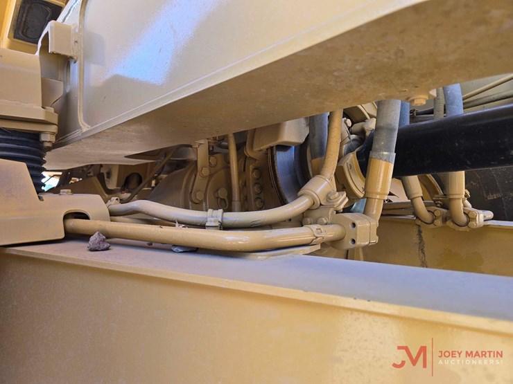 2021-caterpillar-745-image-19