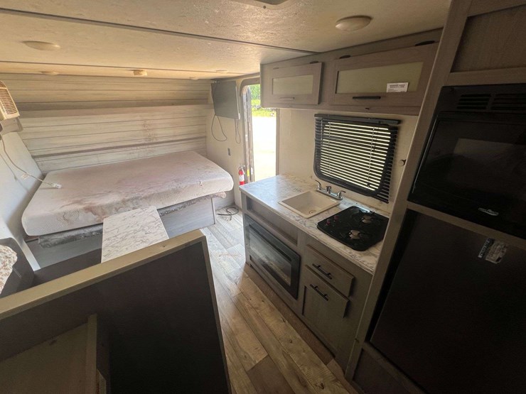 2024-coleman-bumper-pull-travel-trailer-image-10