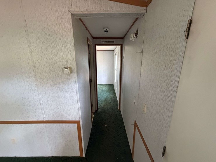 2000-horton-homes-inc.-14x64-2br/2bath-mobile-home-image-36