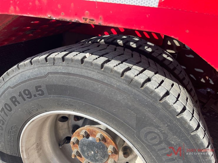 2016-peterbilt-365-image-17