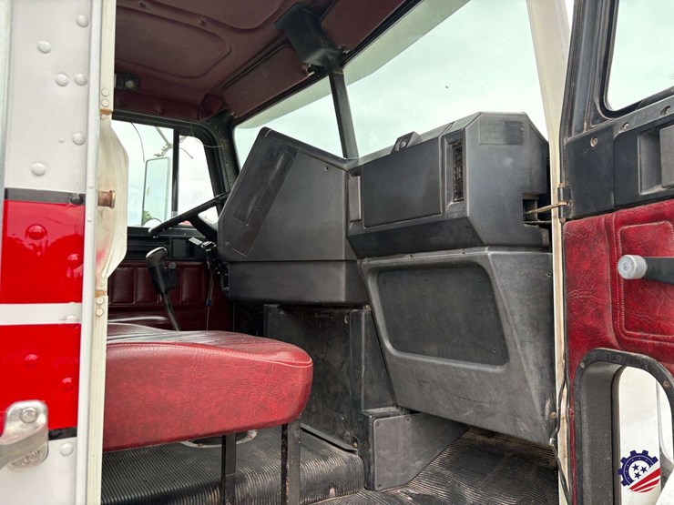1993-freightliner-fld120-image-60