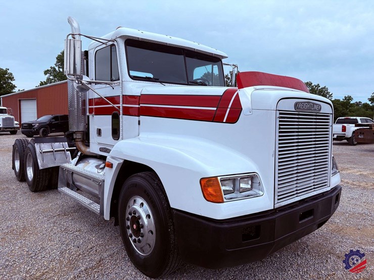 1993-freightliner-fld120-image-9