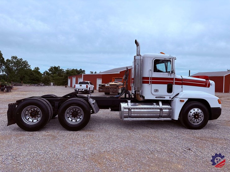 1993-freightliner-fld120-image-4