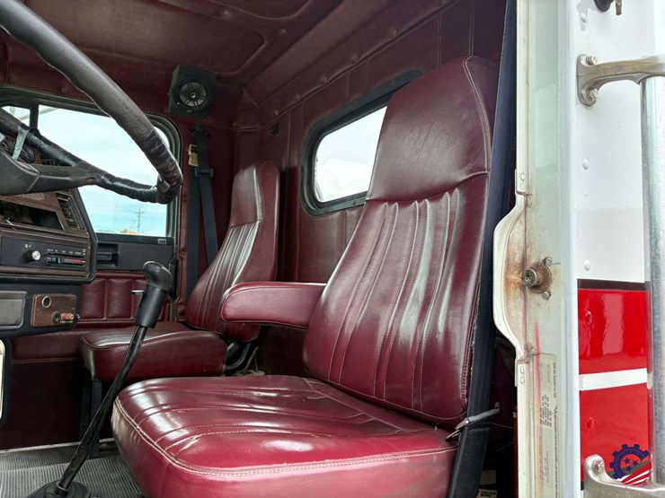 1993-freightliner-fld120-image-66