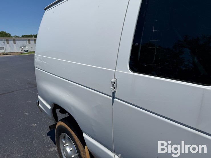 2013-ford-cargo-image-17