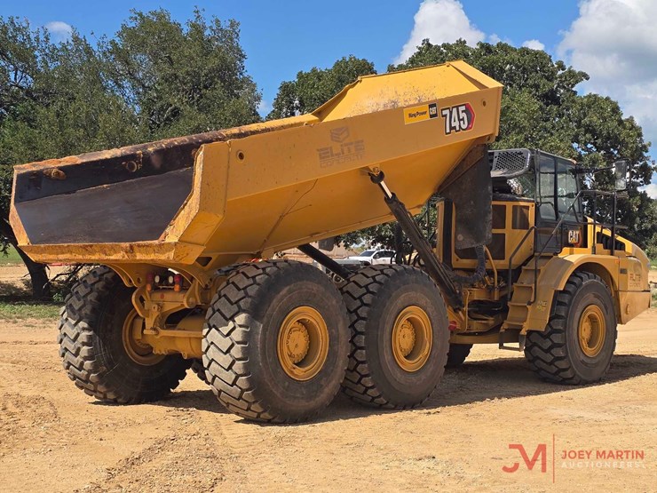 2021-caterpillar-745-image-3