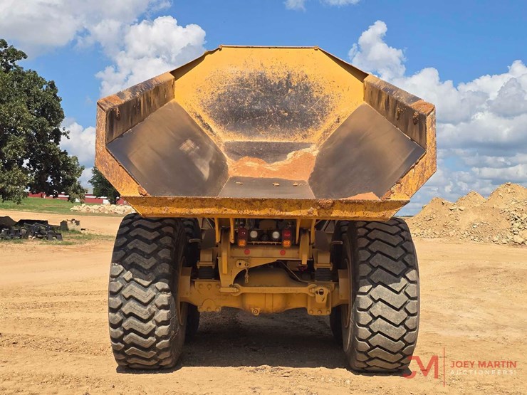 2021-caterpillar-745-image-4