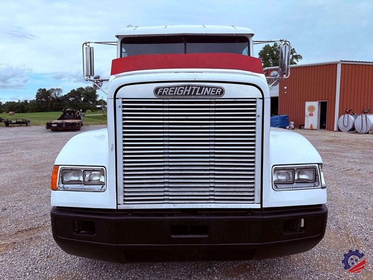1993-freightliner-fld120-image-8