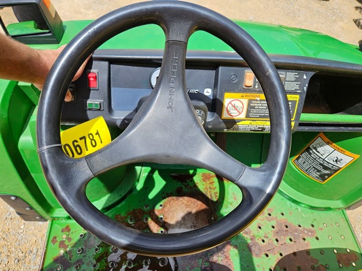 2011-john-deere-gator-image-26