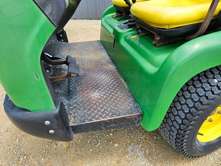 2020-john-deere-gator-image-11