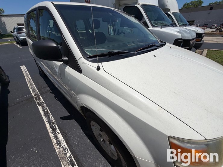 2010-dodge-grand-caravan-se-image-11