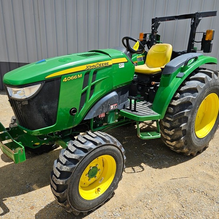 JOHN DEERE 4066M