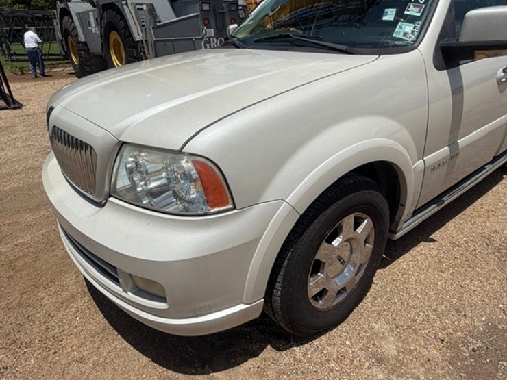 2005-lincoln-navigator-image-19