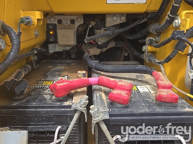 2024-komatsu-d61px-24-image-33