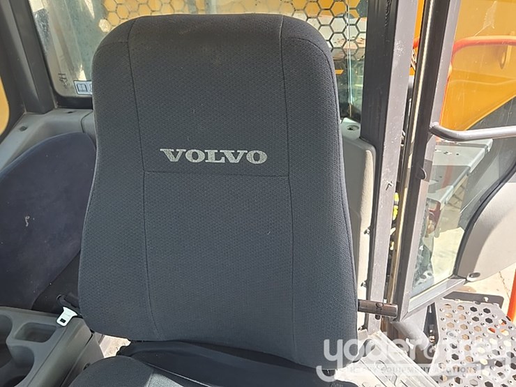 2020-volvo-a25g-image-52