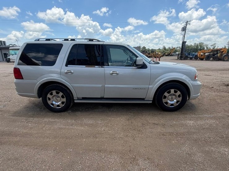 2005-lincoln-navigator-image-7