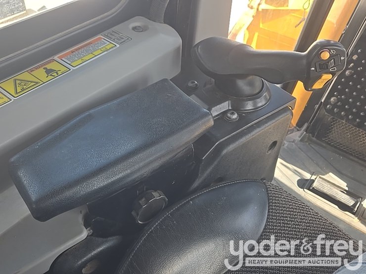 2019-caterpillar-d6t-lgp-image-56