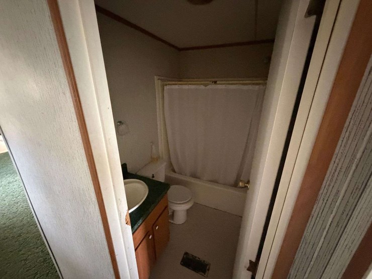 2000-horton-homes-inc.-14x64-2br/2bath-mobile-home-image-40