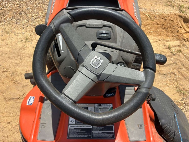 husqvarna-yth22v-46"-cut-riding-mower-image-8