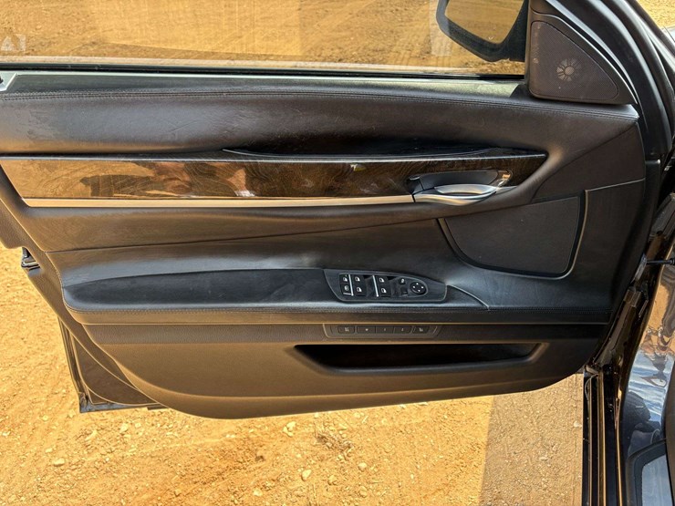2012-bmw-7-series-4-door-sedan-(143,184-miles)-not-running-image-9