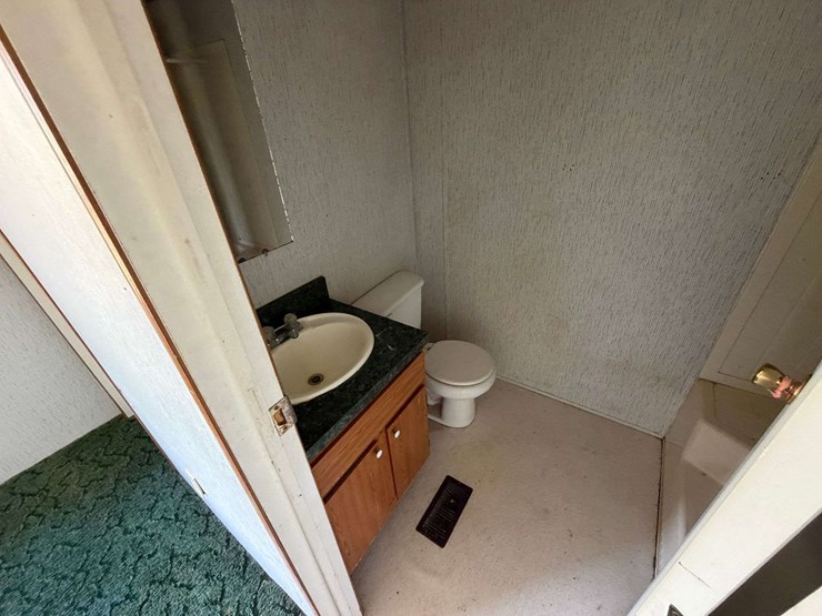 2000-horton-homes-inc.-14x64-2br/2bath-mobile-home-image-28