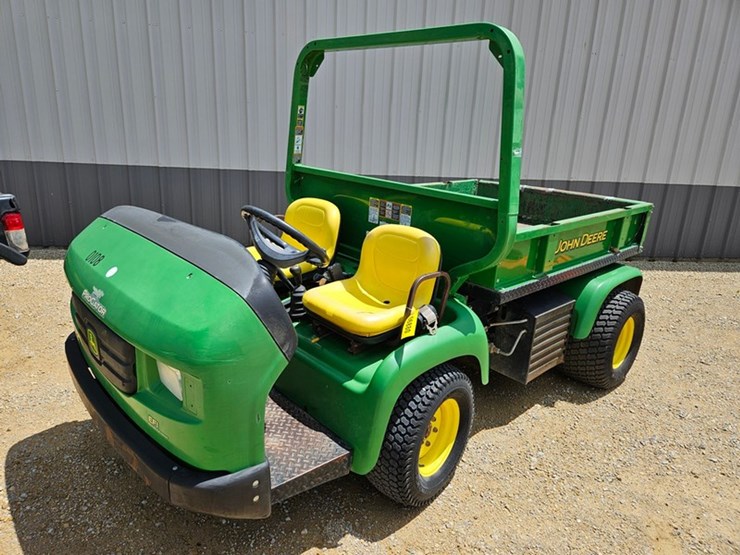 2020-john-deere-gator-image-1