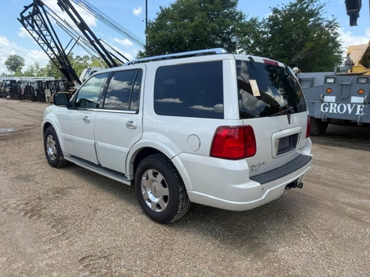 2005-lincoln-navigator-image-4