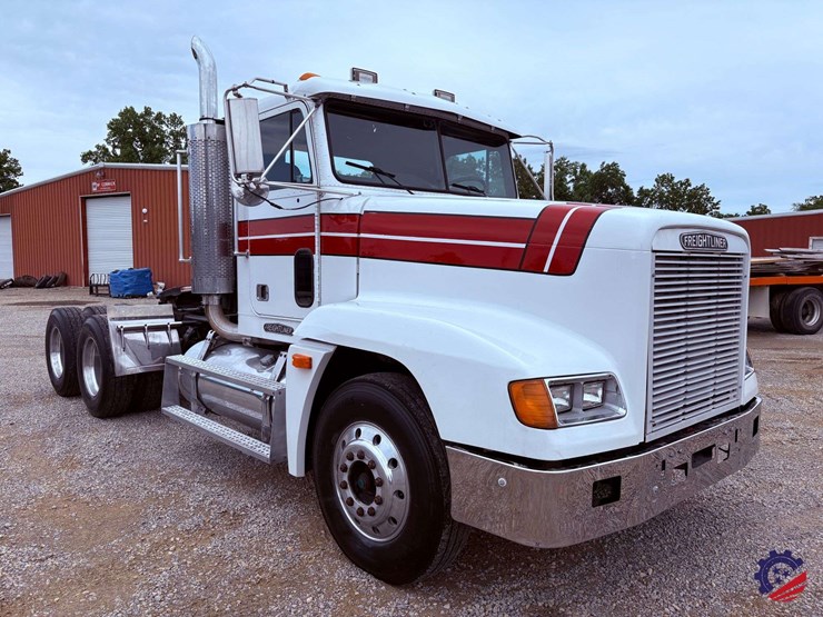 1996-freightliner-fld120-image-7