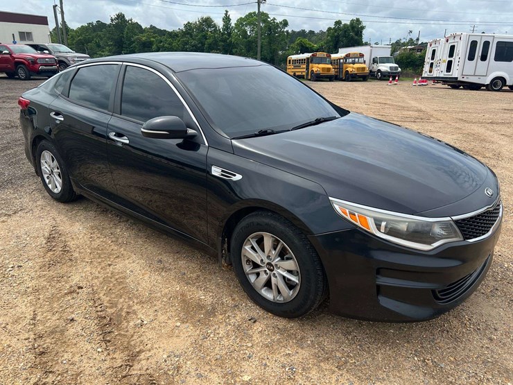 2016-kia-optima-4-door-sedan-(166,343-miles)-image-4