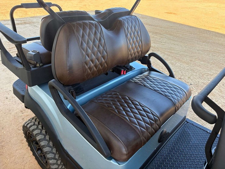 2025-club-car-6-seater-gas-golf-cart-image-12