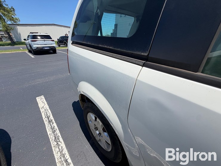 2010-dodge-grand-caravan-se-image-12