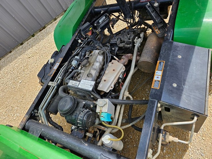 2020-john-deere-gator-image-39