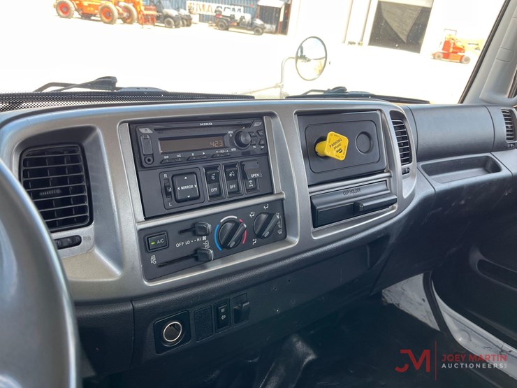 2018-hino-338-image-24
