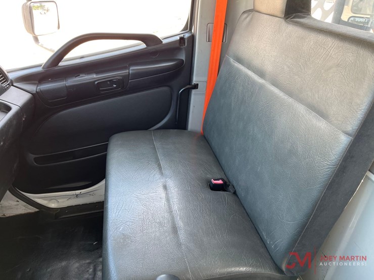 2018-hino-338-image-25
