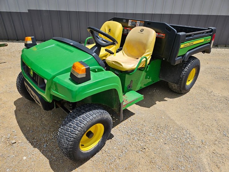 2011-john-deere-gator-image-1